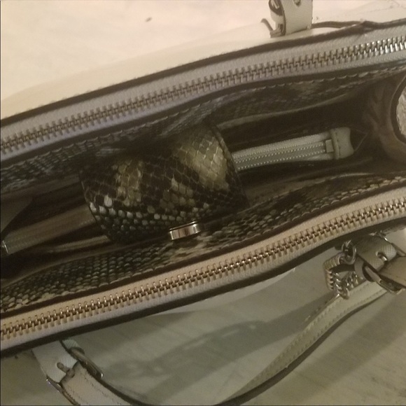 Guess purse handbag Guess Huntley Cali Medium Satchel - Picture 2 of 2